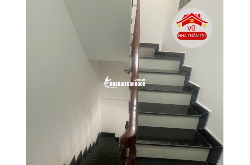 Bán nhà đẹp Măt Tiền Q.4, Gần Tân Vĩnh, 5,2m x 10m, 4 tầng, Giá nhỉnh 8 tỷ.